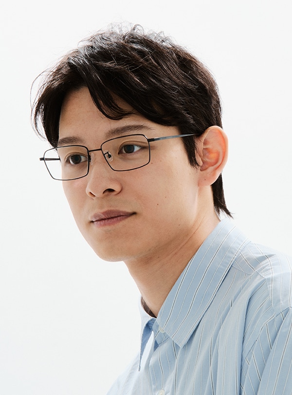 カクカクとニュアンスを持たせた形が、しゃれた雰囲気のβチタンフレーム
