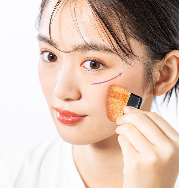 【日中】 ２〜３時間おきを目安に、「10秒」でパウダーとチークを重ねて