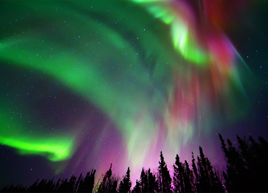 宇宙の神秘！ 夜空で美しくゆらめくオーロラを「みる」。1