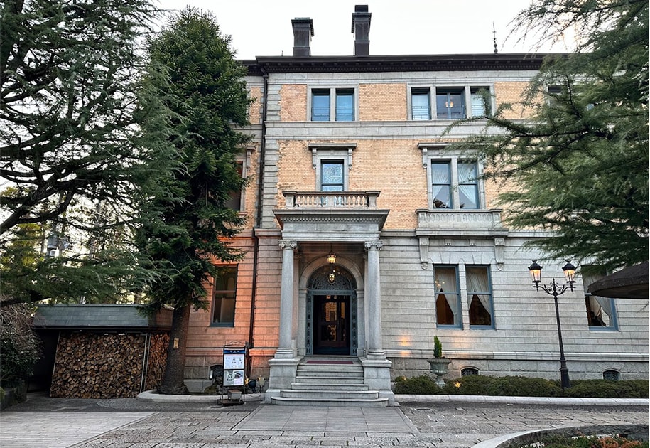 京都祇園の夜桜を貸し切り。歴史ある洋館でディナーをしながら「みる」。2