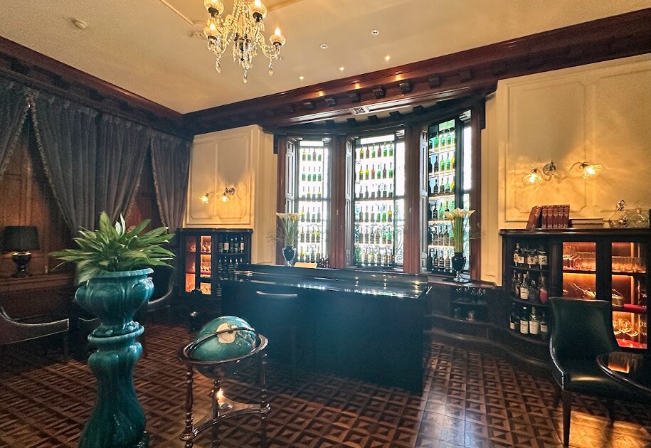 京都祇園の夜桜を貸し切り。歴史ある洋館でディナーをしながら「みる」。3