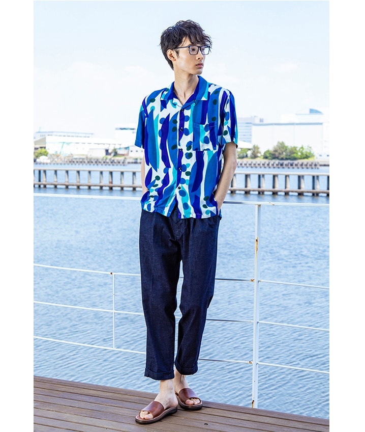 アロハシャツに合わせたメガネコーデ全身