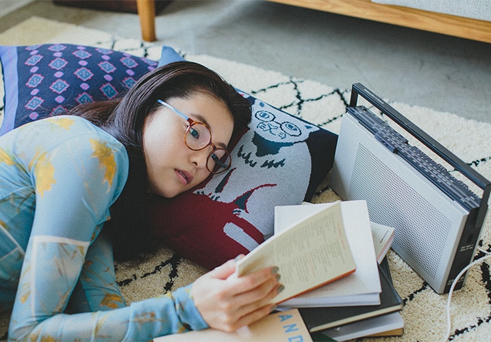 かけたまま横になっても痛くなりにくい、柔軟性の高いテンプル。